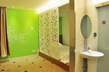Guangzhou Weiba Hotel Bagian luar foto